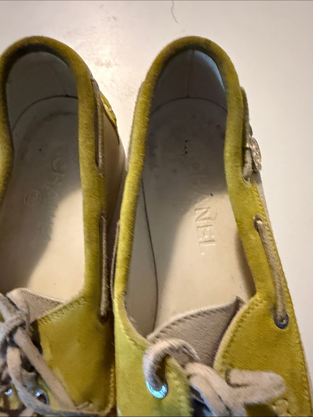 CHANEL Two-Tone Suede Boat Shoes in Lime Green and Beige size 39/8.5 luxery - Picture 4 of 8